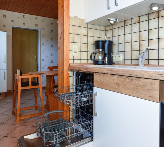 Private kitchen 2, Geraumige Ferienwohnung mit Terrasse in Bensersiel, Wittmund