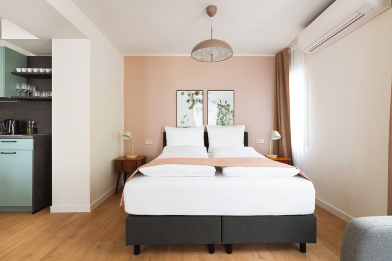 Room 2, Limehome Kortrijk Gentsestraat, West-Vlaanderen