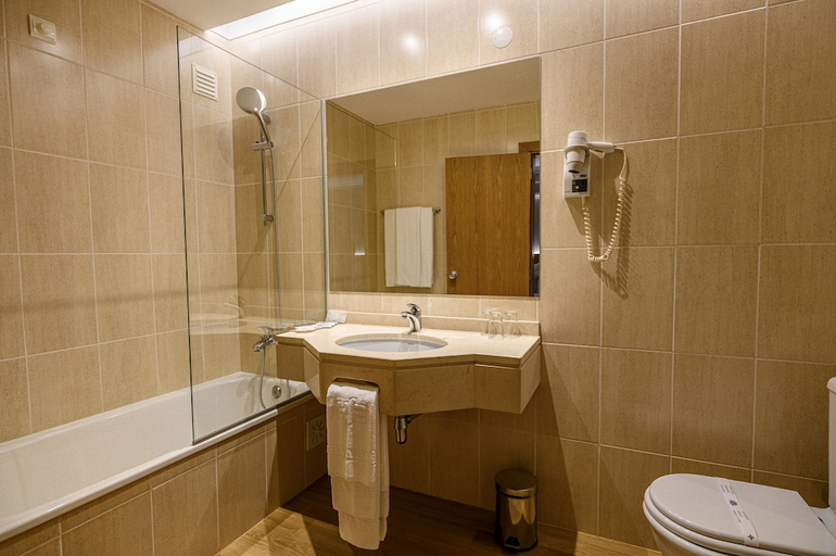 Bathroom 4, Santa Eufémia Covilhã, Covilhã