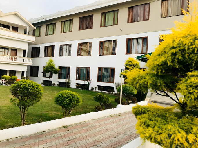Exterior & Views