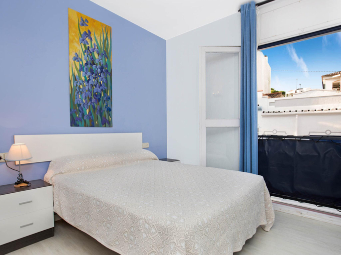 4, Apartment for 4 People With Terrace, Girona