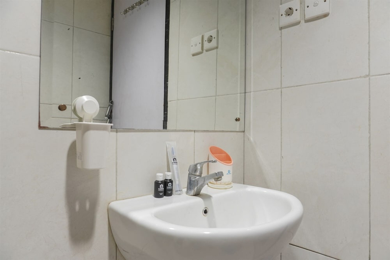 Bathroom 3, Good And Homey 2Br At Nifarro Park Apartment, Jakarta Selatan