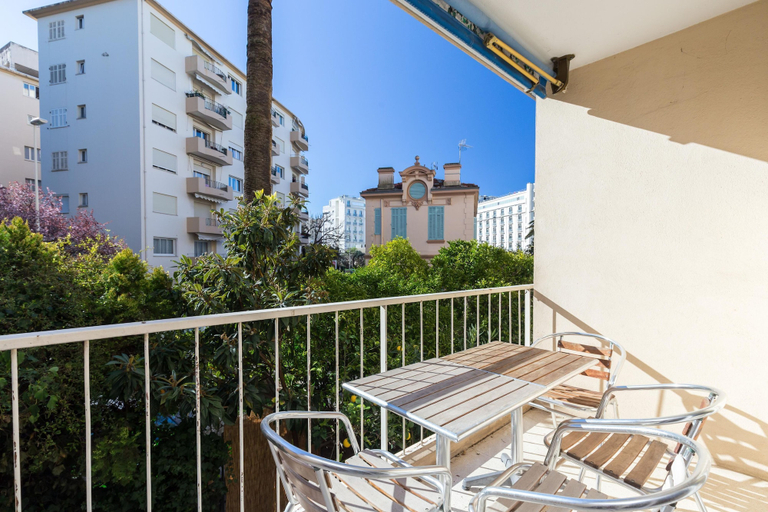 Room 3, Spacious Studio Apartment Close to The Martinez - 2313, Alpes-Maritimes