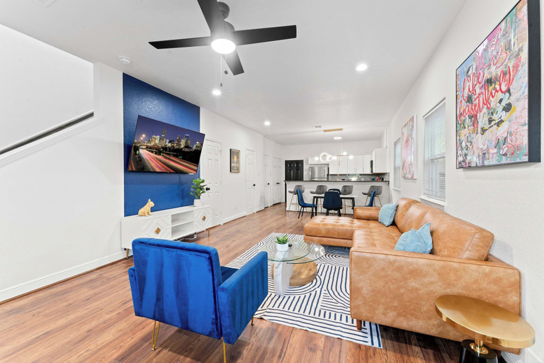 Room 3, NRG Medcenter 2BD 2 5BA w Fencedyard King Bed, Houston