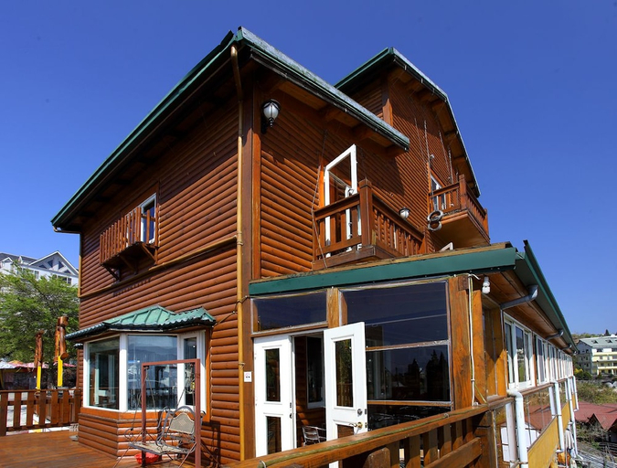 Exterior & Views