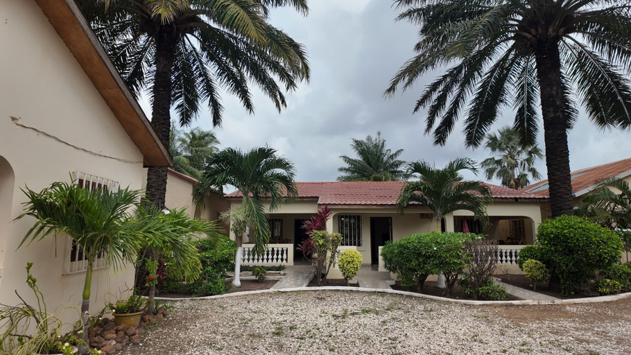 Front of property, Ocean Walk Guesthouse, Kombo Saint Mary