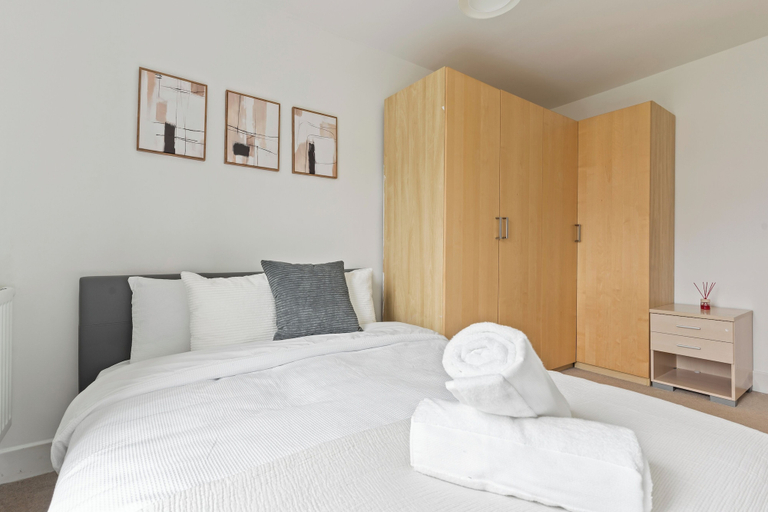 Room 5, Windrush Grove Retreat in Birmingham, Birmingham