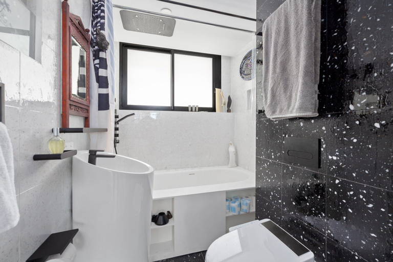 Bathroom 5, Bright Tamarama 2-bed With Balcony Water View, Sydney