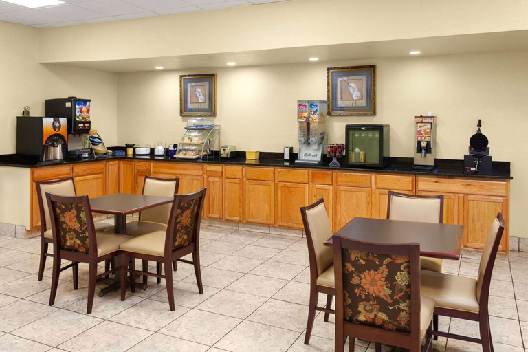 Food & Drinks 5, Days Inn by Wyndham Shelby, Cleveland