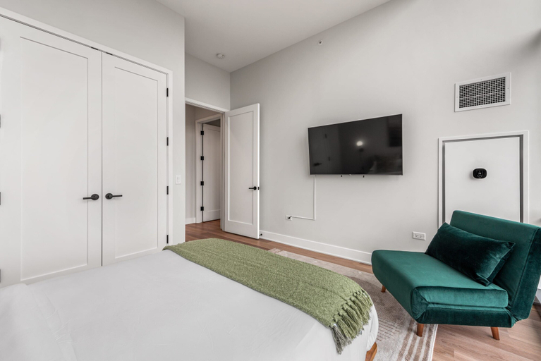 Room 4, Group Escape 2 Luxury 3BR Penthouses, Cook