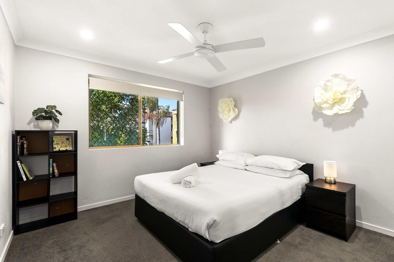 Bedroom 3, Charming 3-bed Apartment Near Local Shops, Nundah
