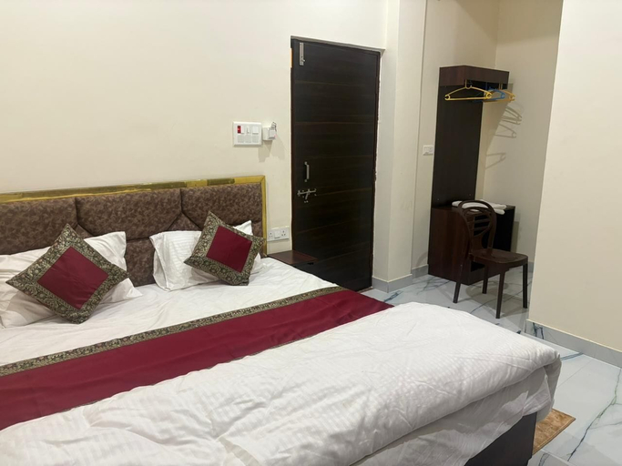 Room 3, Mahalaxmi Guest House, Varanasi