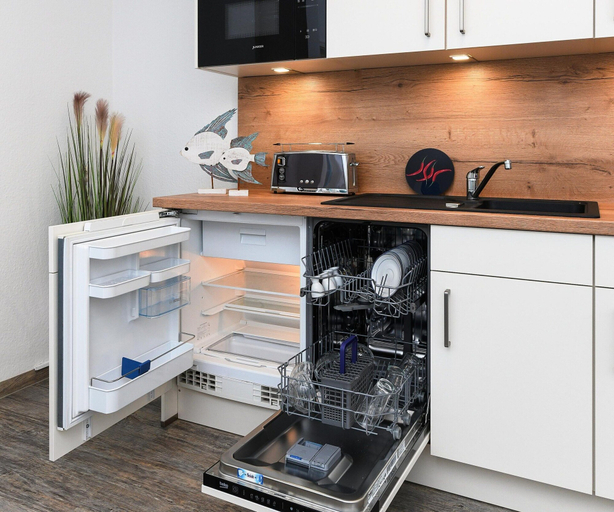 Private kitchen 4, Komfortable Ferienwohnung mit Terrasse; Bensersiel, Wittmund