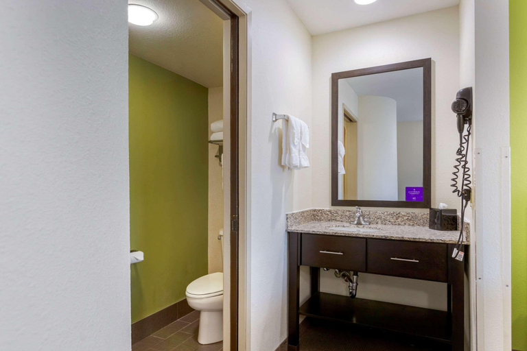 Bathroom 4, Sleep Inn Ontario, Malheur