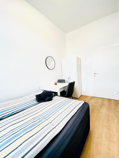Room 3, Comfortable 5BR Stay Near Westbahnhof, Wien