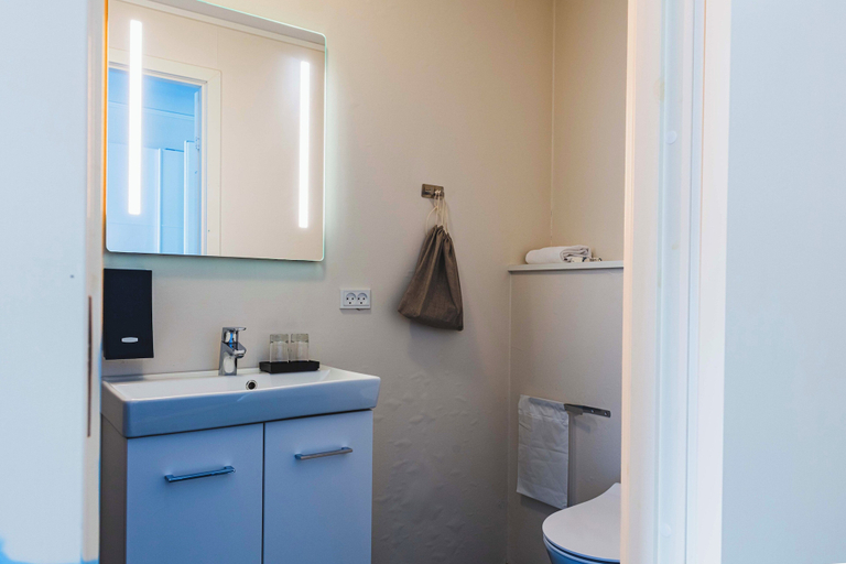 Bathroom 4, Hotel Djurhuus, Tórshavn