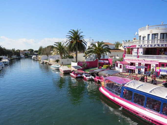 3, Apartment in Empuriabrava near Sandy Beach, Girona