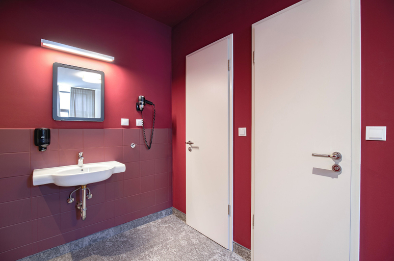 Bathroom 4, Maverick Athenaeum, Budapesti