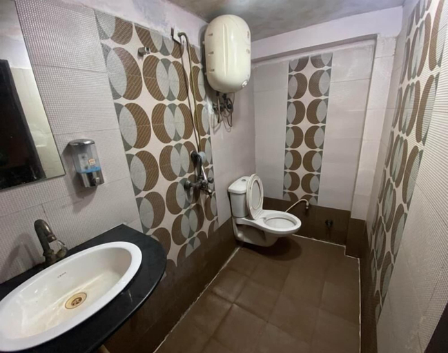 Bathroom, Hotel LR Regency, Mathura