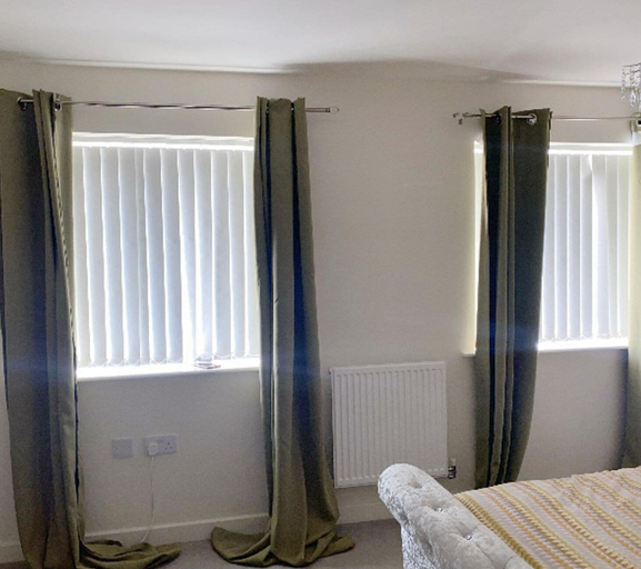 Others 4, 2 Bed House - Sleeps 4 - Parking - Wifi, Leeds