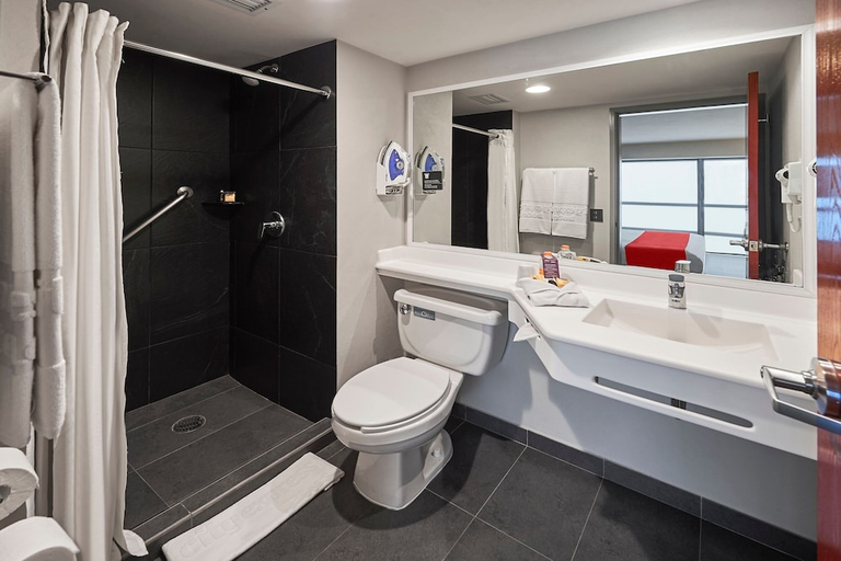 Bathroom 3, City Express by Marriott Ciudad de Mexico EBC Reforma, Mexico City