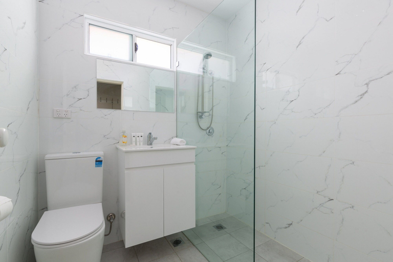 Bathroom, 2-Bed Apartment Near Manly Beach, Sydney