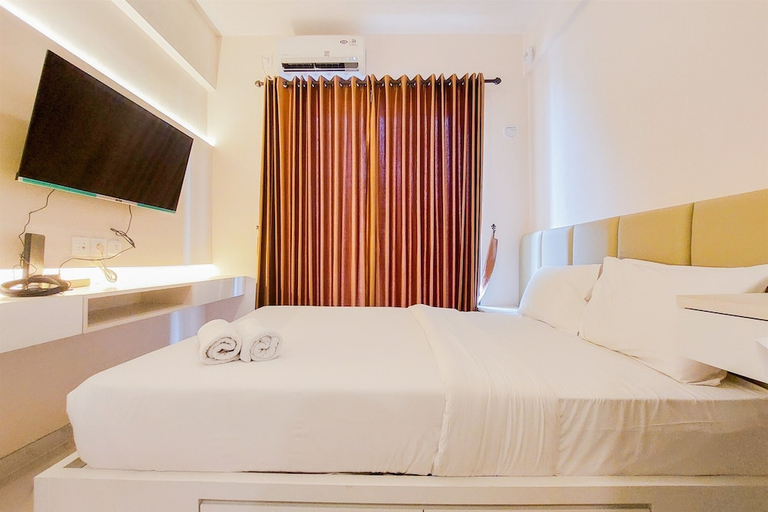 Bedroom 5, Comfy And Fancy Studio Apartment At Sky House Bsd, South Tangerang