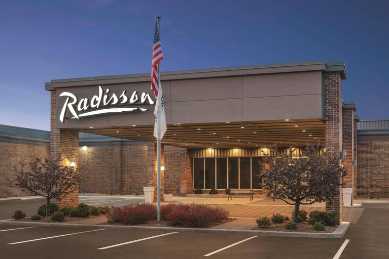 Exterior & Views 2, Radisson Hotel and Conference Center Fond du Lac, Fond du Lac
