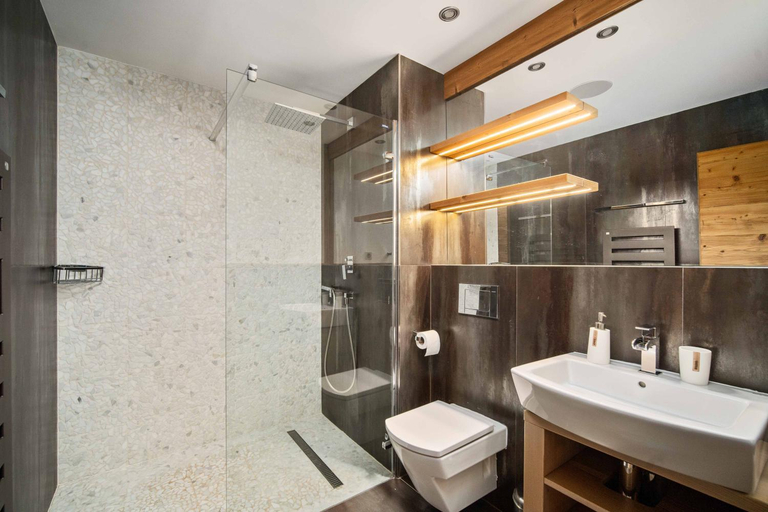 Bathroom 4, Family Apartments in Mountain Hotel, Poprad