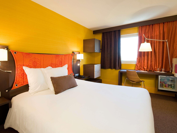 Bedroom 5, Mercure Paris Porte de Pantin Hotel, Seine-Saint-Denis