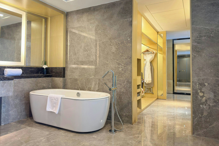 Bathroom 5, Renaissance Huizhou Hotel, Huizhou