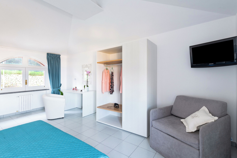 Living area 3, Sea View Rooftop Apartment With Jacuzzi & Garden, Napoli