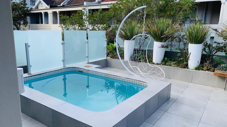 Room 2, Lovely 3 bed With Splash Pool in Seapoint - 2245, City of Cape Town