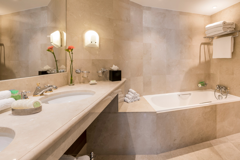 Bathroom 3, Warwick Brussels Grand Place, Bruxelles