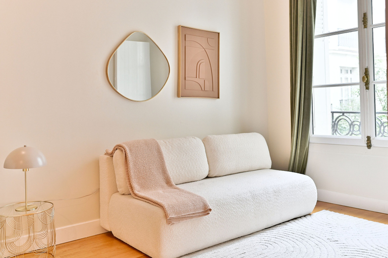 Room 4, Appartement rue de la Pompe, Paris