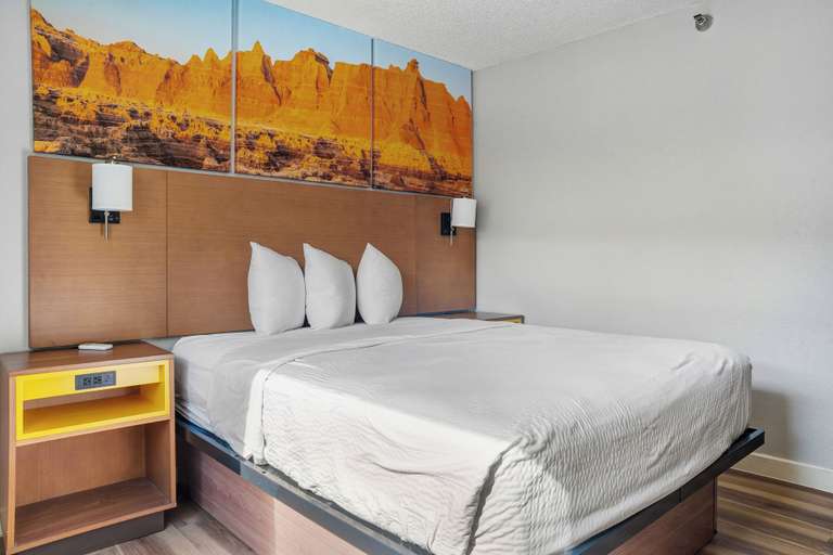 Bedroom 3, Days Inn by Wyndham Omaha NE, Douglas