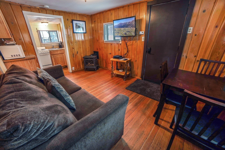 Living area 3, Triple R Cottages: 3 1 Bedroom Cabin, Larimer