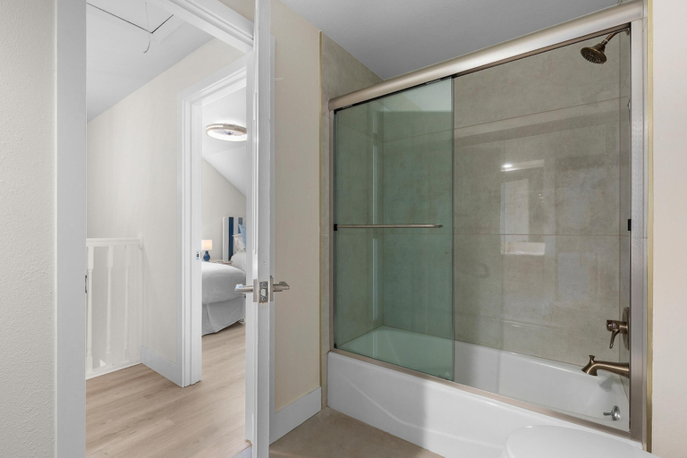 Bathroom 4, Villa Bleu 2, Volusia