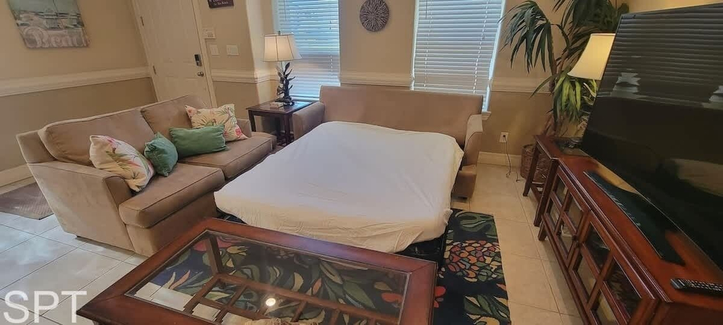 Room 5, Island Time #4 2 Bedroom Condo by RedAwning, Cameron