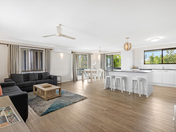 Others 5, Spacious 3-Bed Home with Large Balcony, Hervey Bay - Pt A