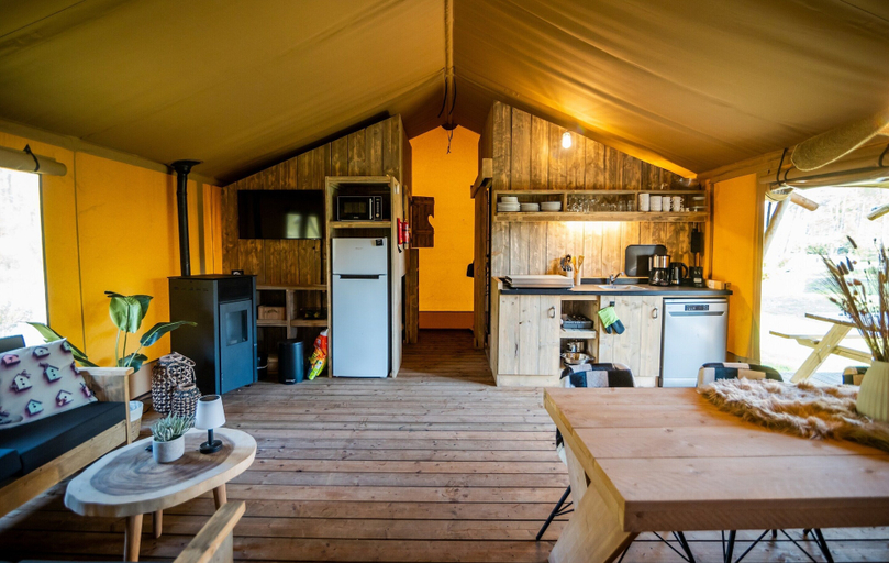 Private kitchen 4, Safari Tent in Markelo Near Nature Park, Hof van Twente