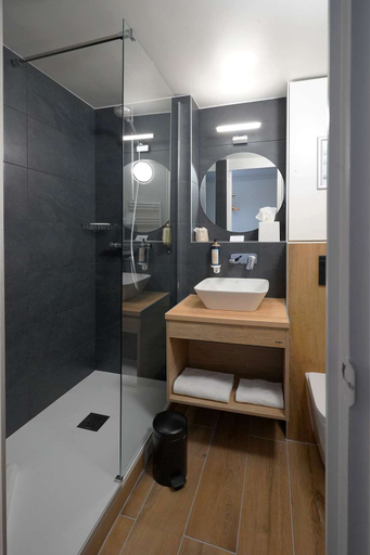 Bathroom 4, Best Western The Hotel Versailles, Yvelines