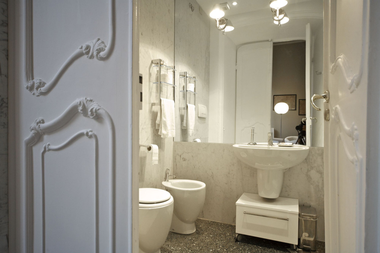 Bathroom 5, Palazzo Cicala, Genova