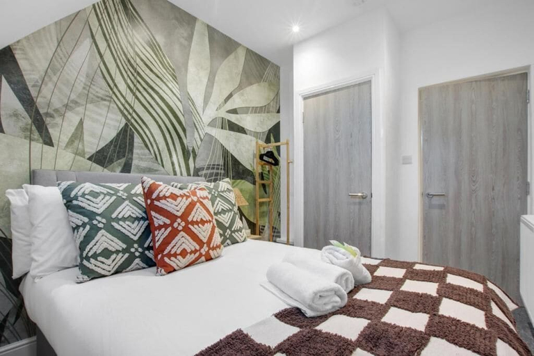 Room 3, Group Getaway Stylish 2-bed Cardiff Flat, Cardiff