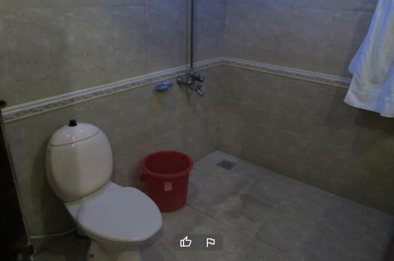 Bathroom 3, Green Palace Hotel, Rawalpindi