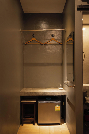 Bathroom 4, Baan Paea Guest House, Phuket Island