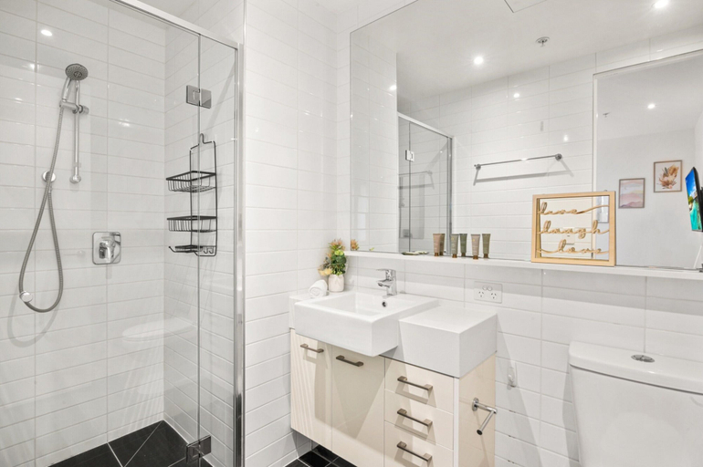 Bathroom 4, Stylish Southbank 2-bed Flat w/ Balcony, Melbourne