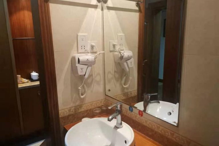 Bathroom 3, Jingshiji Express Hotel, Xishuangbanna Dai
