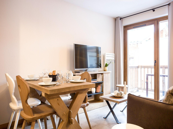 Dining 3, Apartment in Beaufort With Spa & Mountain Views, Savoie