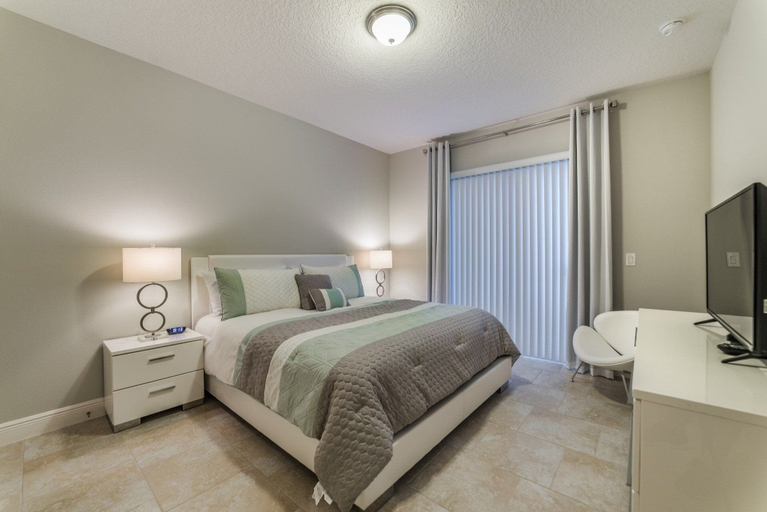 Room 2, Solterra Resort 6 Bedroom Private Pool+Spa Home 6 Home, Polk